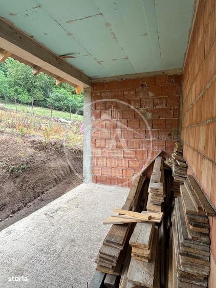 Casă cu 4 camere decomandat în Tomnatic