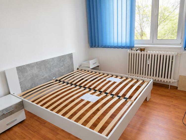 Apartament cu 2 camere decomandat în Titan