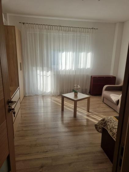 Garsonieră decomandată în Sud