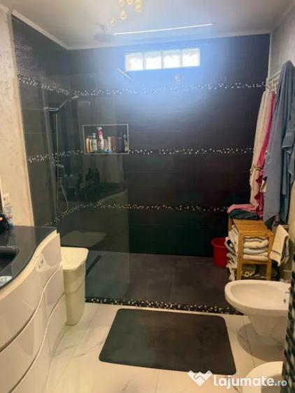 Casă cu 3 camere cu Teren 280 Mp în Central