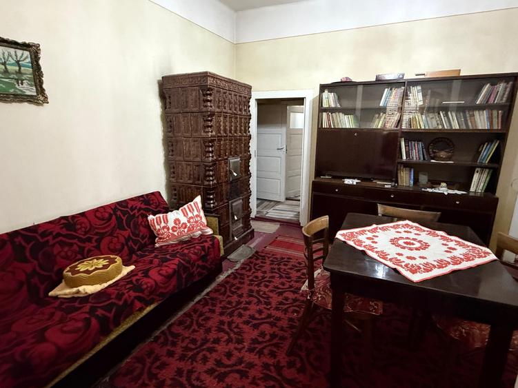 Casă individuală cu 3 camere cu Teren 1501 Mp în Central