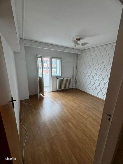 Apartament cu 2 camere semidecomandat în Berceni