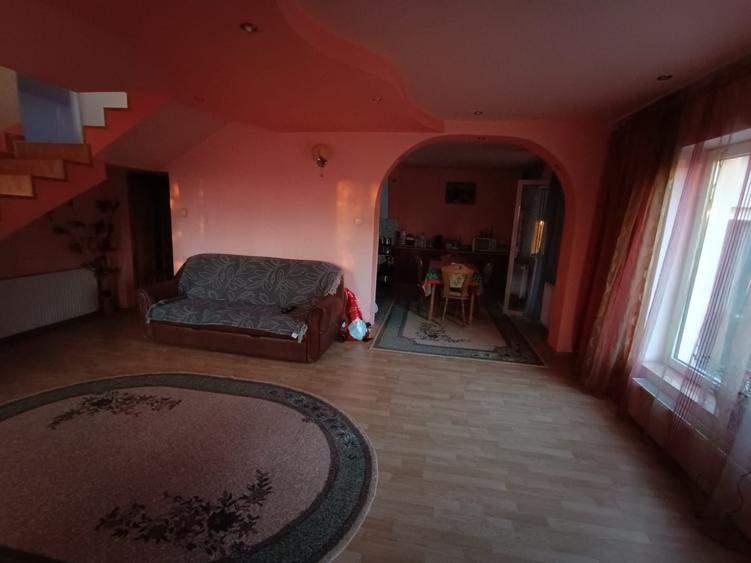 Casă cu 4 camere în Exterior Vest