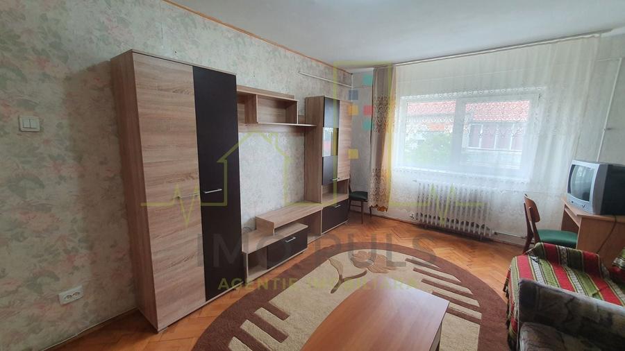 Apartament cu 3 camere decomandat, mobilat în Soarelui