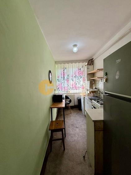 Apartament cu 2 camere semidecomandat, mobilat în Central
