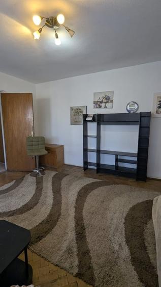 Apartament cu 3 camere semidecomandat în Dristor