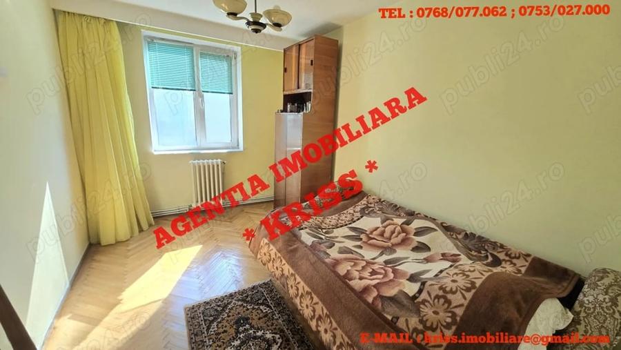 Apartament cu 4 camere decomandat în Teilor