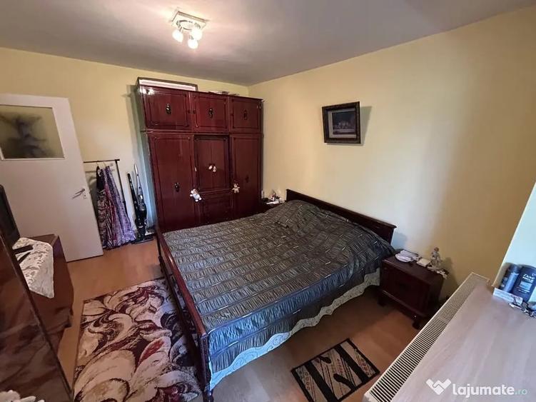 Apartament cu 3 camere decomandat în Dacia