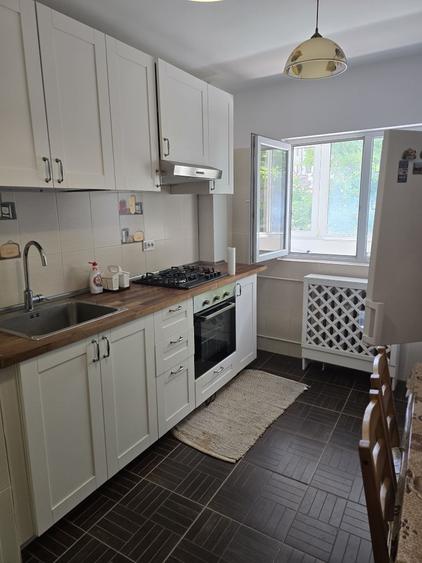 Apartament cu 2 camere semidecomandat în Romană