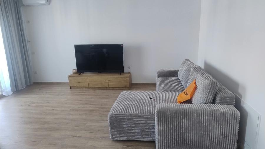 Apartament cu 2 camere decomandat în Tractorul