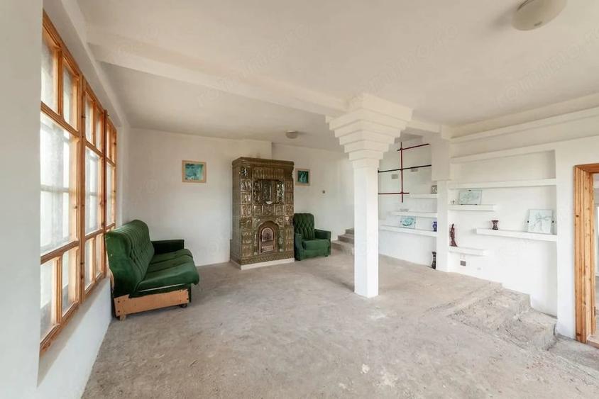 Casă cu 5 camere cu Teren 1093 Mp în Domnești