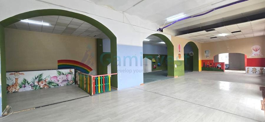 Spațiu comercial, în Ultracentral