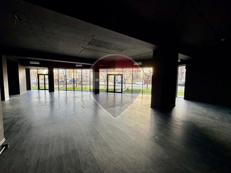 Spațiu comercial, de 270 mp, în Nord
