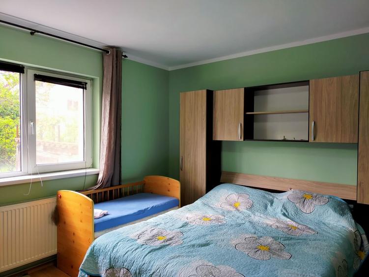 Casă individuală cu 9 camere cu Canalizare în Dumbrăvița