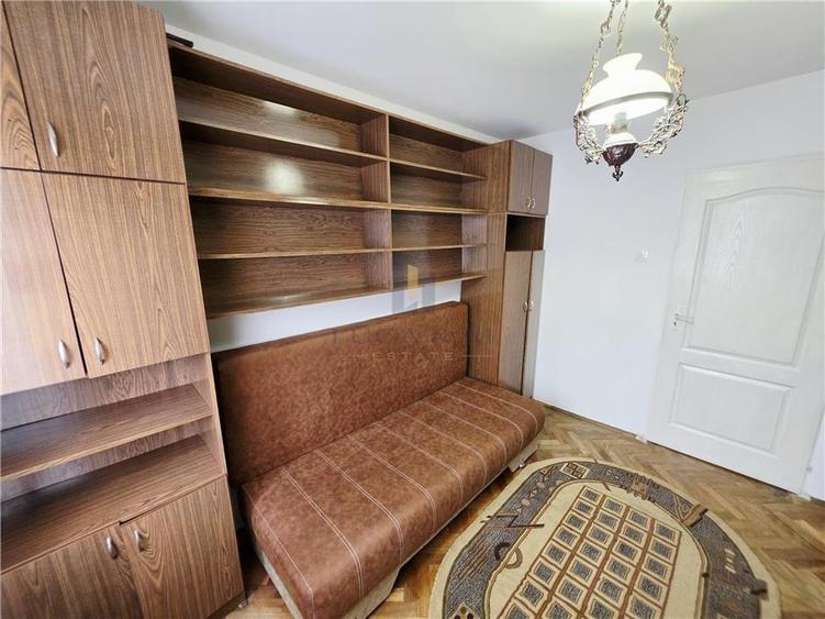 Apartament cu 3 camere semidecomandat în Circumvalațiunii