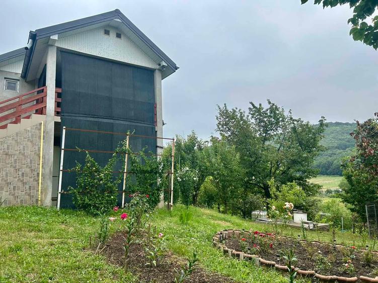 Casă individuală cu 3 camere cu Teren 2200 Mp în Tomești