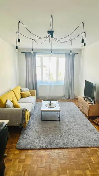 Apartament cu 2 camere semidecomandat, mobilat în Semicentral