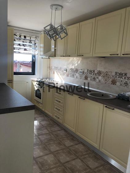 Apartament cu 3 camere decomandat, mobilat în Central