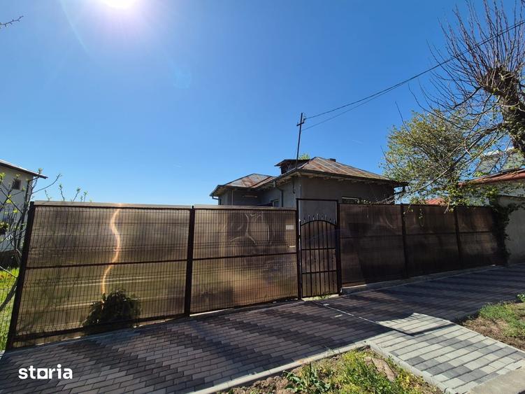 Casă cu 2 camere cu Canalizare în Central
