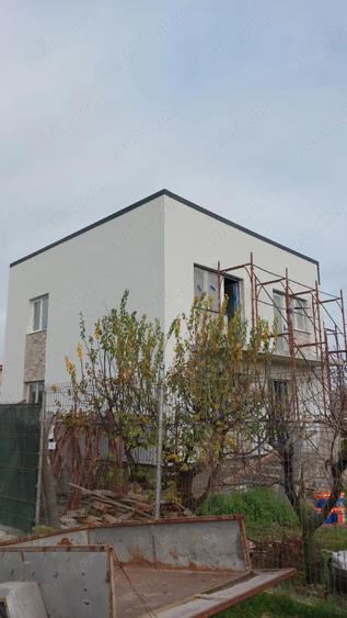 Casă cu Teren 210 Mp în Lumina