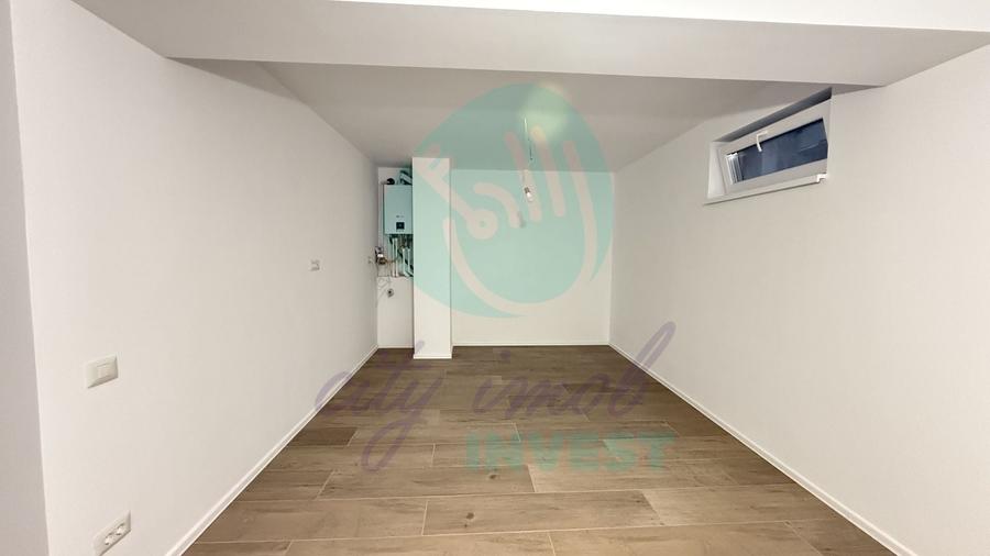 Apartament cu 3 camere semidecomandat în Eminescu