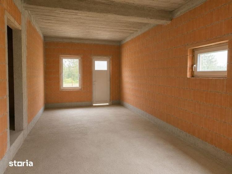 Casă cu 5 camere cu Teren 637 Mp în Sud