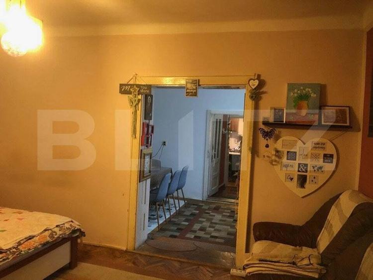 Apartament cu 4 camere semidecomandat în Central