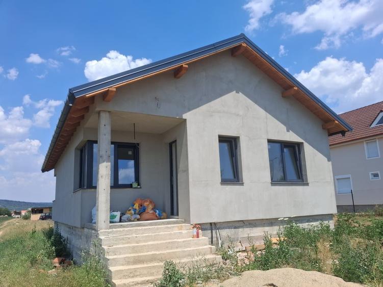 Casă cu 2 camere în Central