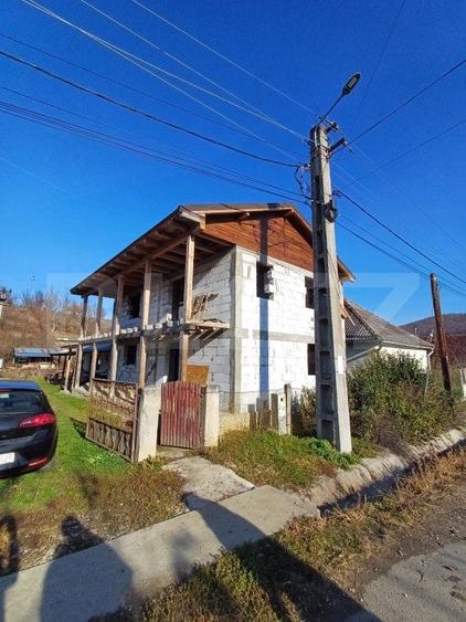Casă individuală cu 3 camere cu Canalizare în Exterior Sud