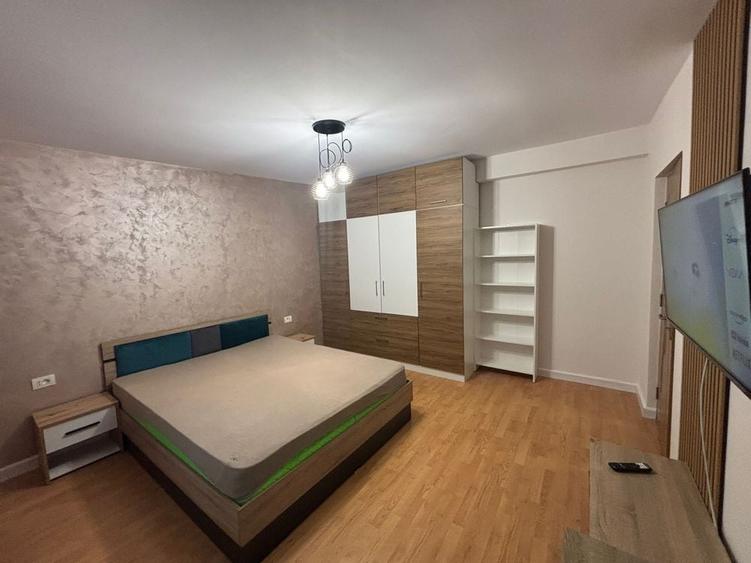 Garsonieră decomandată în Valea Adâncă