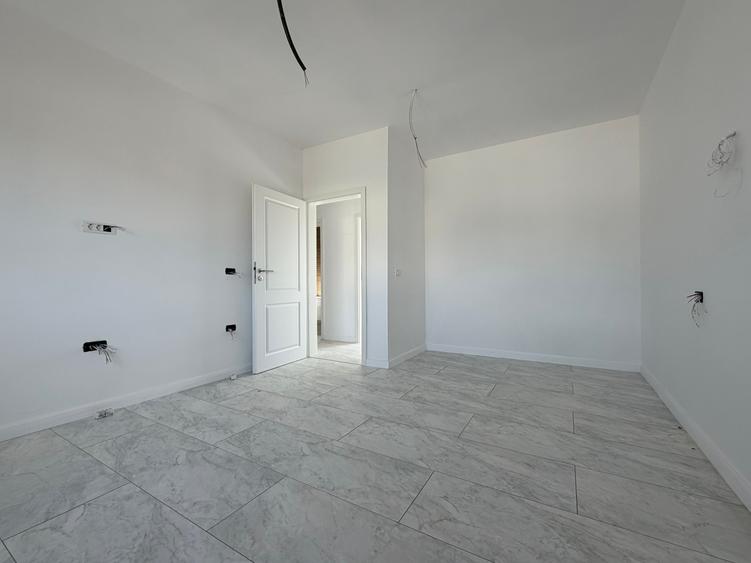 Duplex cu 5 camere cu Canalizare în Moșnița Nouă