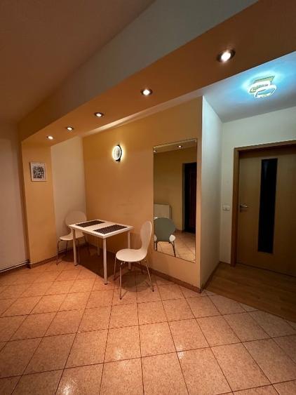 Apartament cu 2 camere decomandat, mobilat în Central