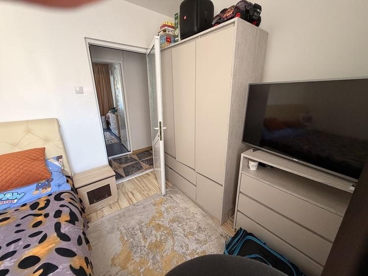 Apartament cu 3 camere decomandat în Sud