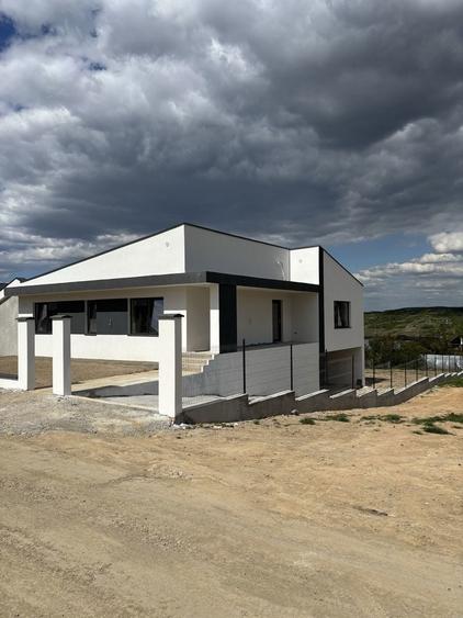 Casă cu 4 camere în Nord