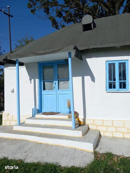 Casă cu 2 camere cu Teren 600 Mp în Căteasca