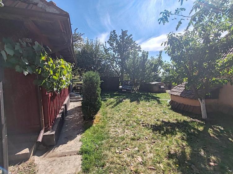 Casă cu 2 camere cu Teren 2200 Mp în Aiton