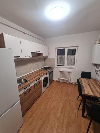 Apartament cu 2 camere decomandat în Săsar