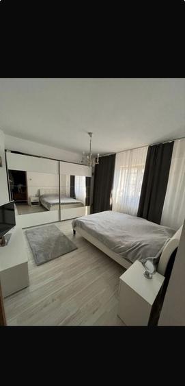 Apartament cu 3 camere decomandat în Dosu Bricii