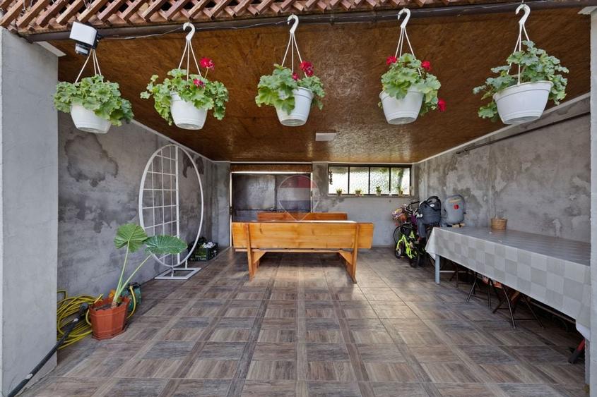 Casă individuală cu 4 camere cu Teren 550 Mp în Central