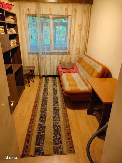 Apartament cu 4 camere decomandat în Podu Roș
