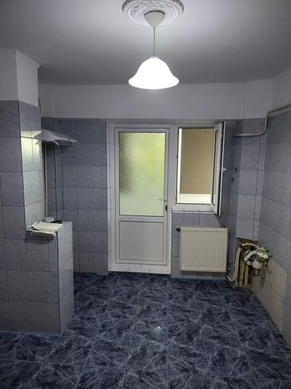 Apartament cu 3 camere decomandat în Obor