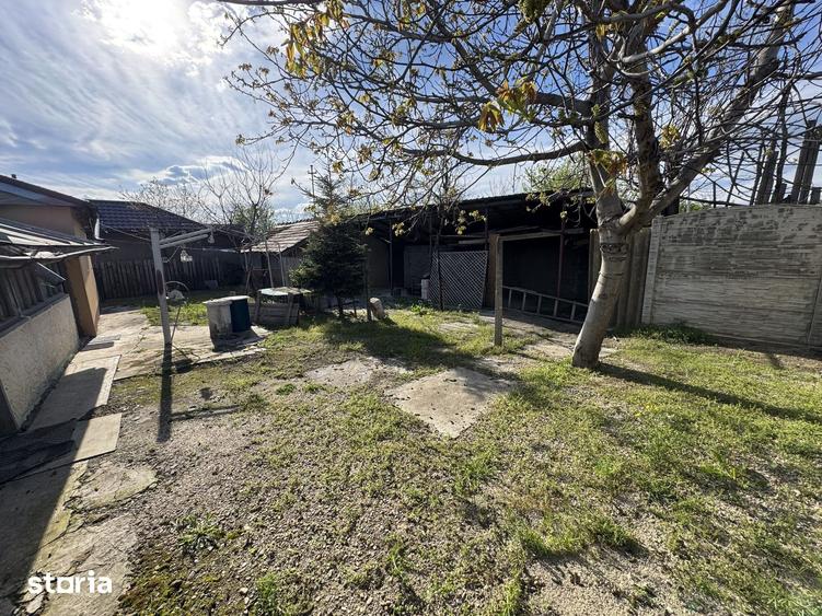 Casă cu 4 camere cu Teren 1600 Mp în Ulmeni