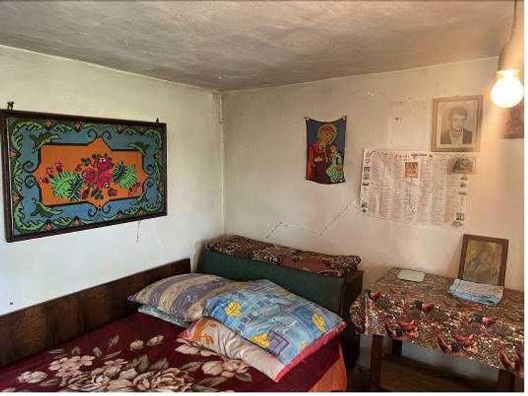 Casă cu 3 camere cu Teren 6862 Mp în Stroiești