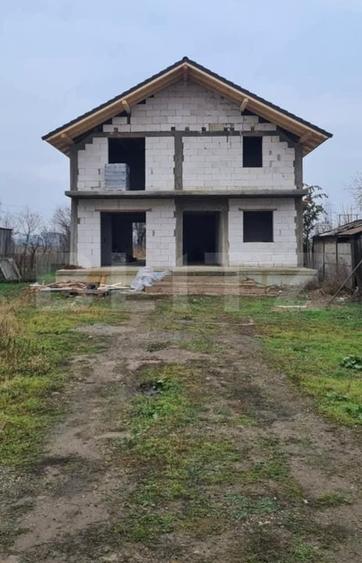 Casă individuală cu 4 camere cu Canalizare în Bărăbanț