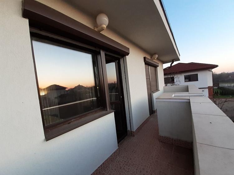 Casă individuală cu 6 camere cu Canalizare în Săftica