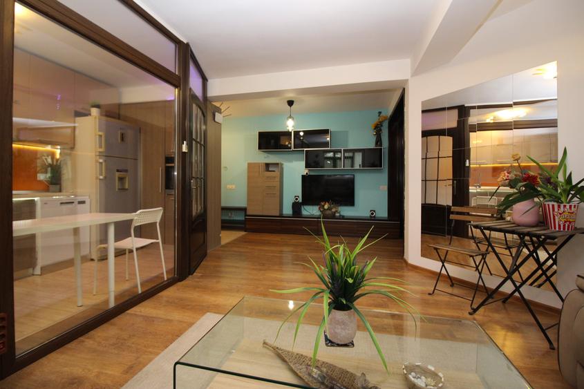 Apartament cu 4 camere semidecomandat în Titan