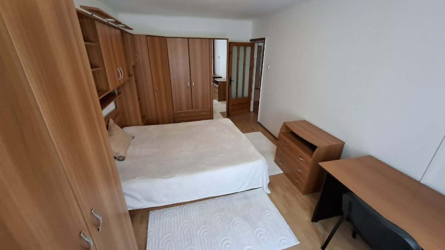 Apartament cu 3 camere decomandat în Metalurgie