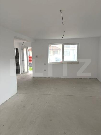 Duplex cu 4 camere cu Canalizare în Sânpetru