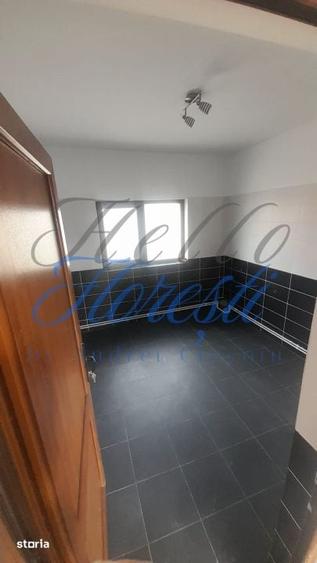 Casă cu 6 camere cu Teren 837 Mp în Nord