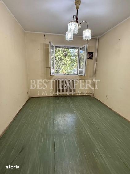 Apartament cu 3 camere decomandat în Titan